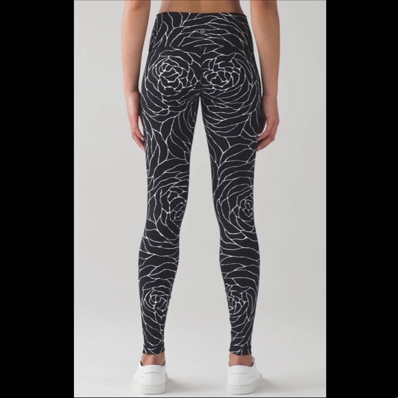 lululemon athletica Pants - RARE LULULEMON Wunder Under Tight NWT!!